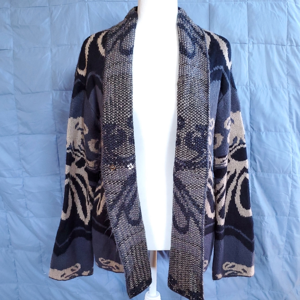 * Patterned Blanket Sweater